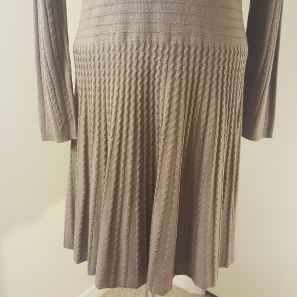 Ellen Tracy Sweater Dress - Picture 3 of 8
